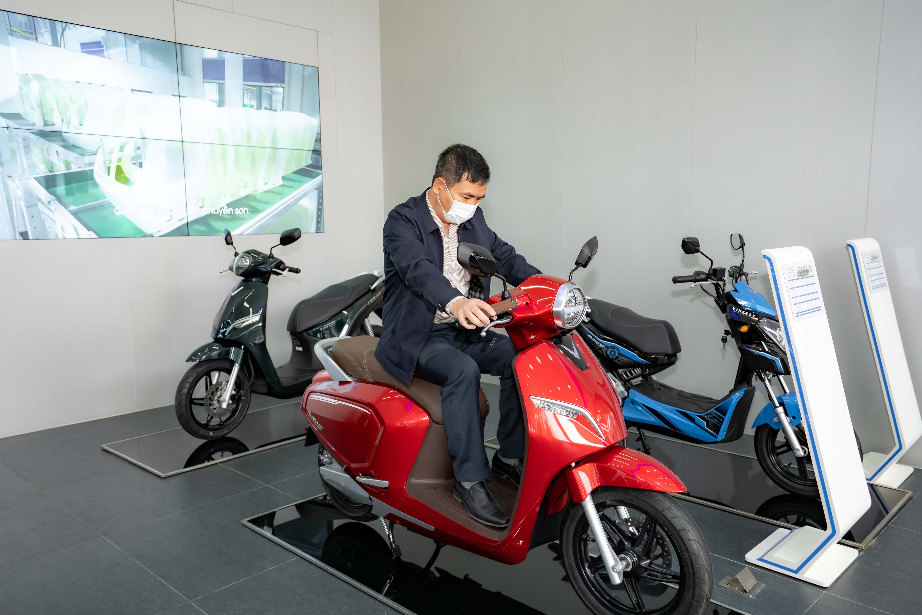 Xe máy điện VinFast là phương tiện giao thông thuận tiện, nhẹ nhàng phù hợp với dân văn phòng